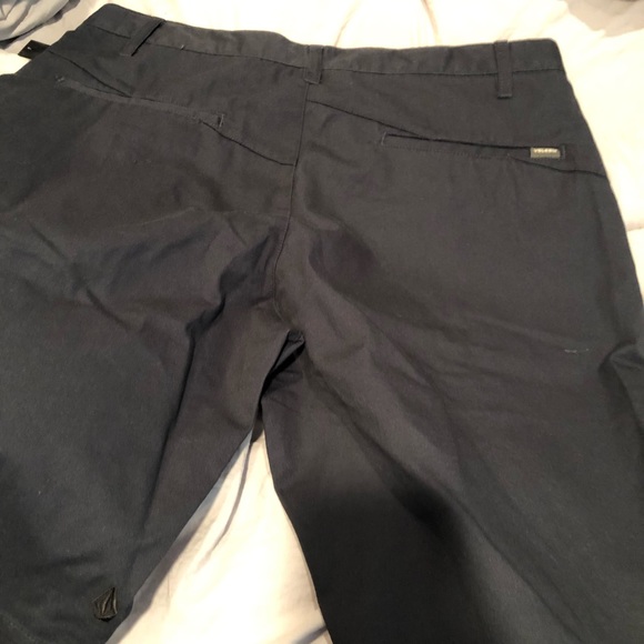 BRAND NEW VOLCOM SHORTS - Picture 5 of 5